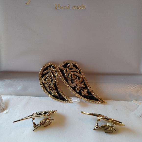 Genuine Black Onyx and Swarovski set. - Picture 2 of 2